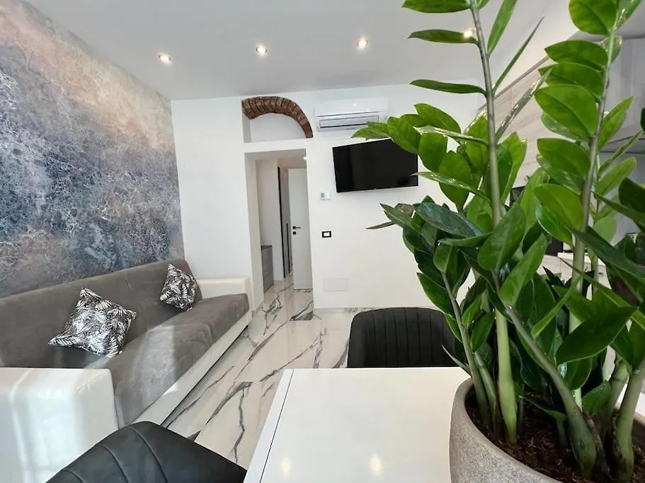 Апартаменты Appartamento Luxury Carrara Милан